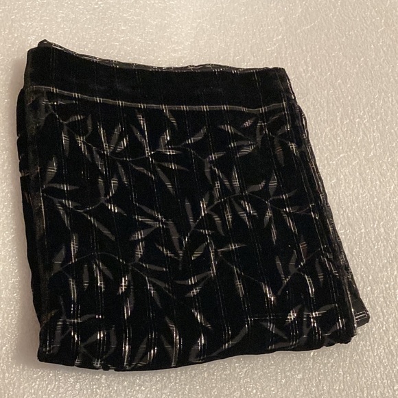 NWOT - Black Velvet Pashmina Shawl Silver Thread Embossed Bamboo Floral … - Picture 6 of 16